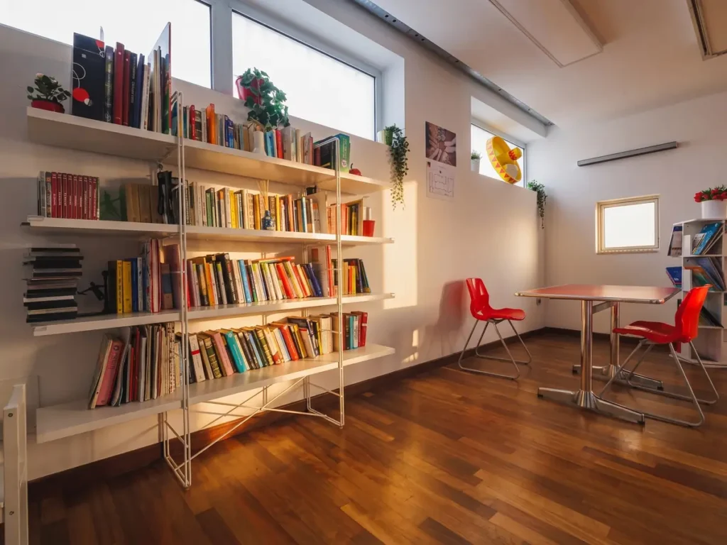 Area libreria dell'Accademia OltrePalco a Bari